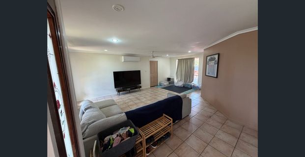 Modern Home with Air-conditioning throughout - Photo 1