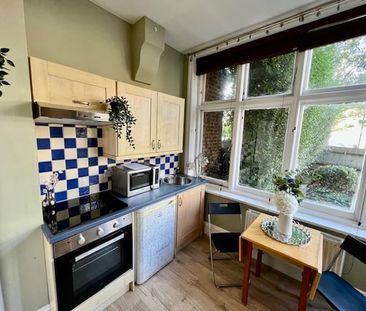 Studio Flat, Stile Hall Gardens, W4 - Photo 2