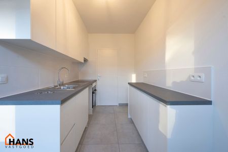 Volledig gerenoveerd appartement met terras en mogelijkheid tot het huren van een garagebox. - Foto 5