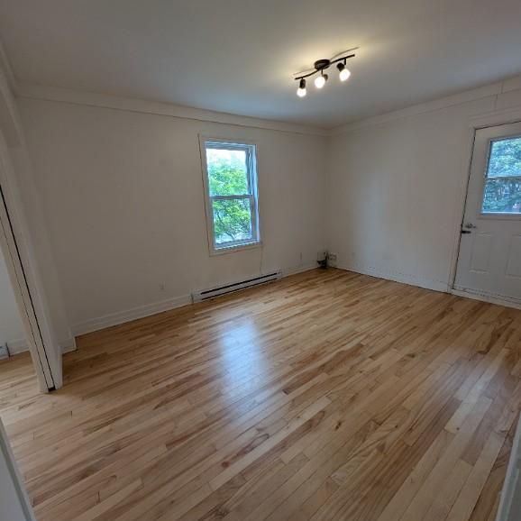 ✨ Magnifique 3 Chambre avec cachet – St-Sacrement – 1395$/mois (Internet & Stationnement inclus) ✨ - Photo 1