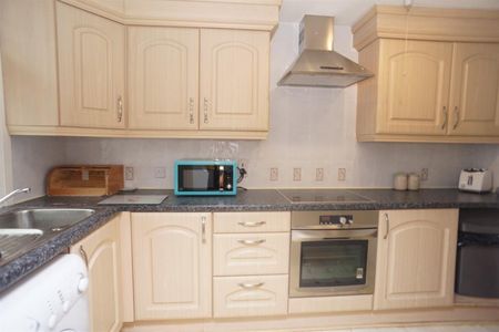 2 bedroom Flat To Let - Photo 5