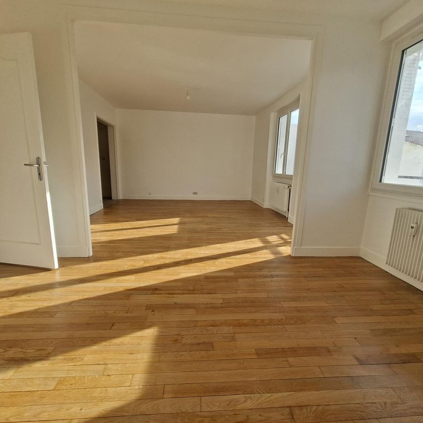 Location Appartement 4 pièces 92m² CHAMALIERES 63400 - Photo 1