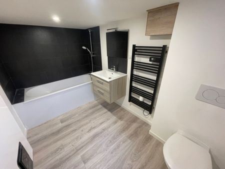 T2 non meublé en duplex de 41,74 m2, rue Royale réf G027 - Photo 3