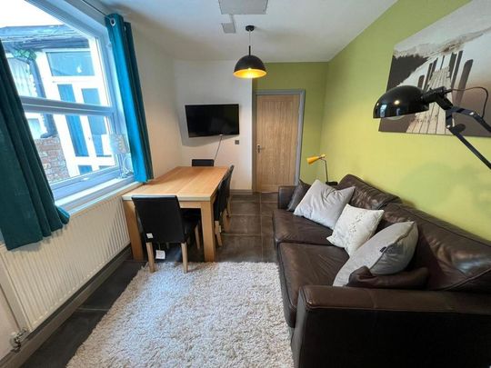 5 bedroom terraced house to rent - Photo 1