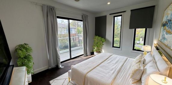 Prime Doncaster Location: Walk to Westfield, Close to Box Hill & M3! - Photo 2