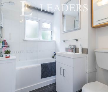 2 bedroom apartment to rent Berkeley Court, Weybridge, KT13 - Photo 6