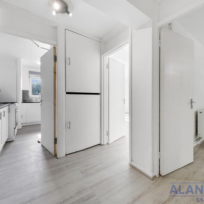 3 bedroom flat to rent - Photo 1