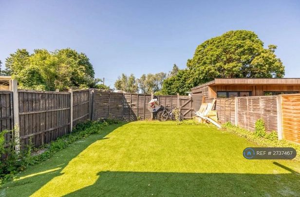 5 bedroom semi-detached house to rent - Photo 1