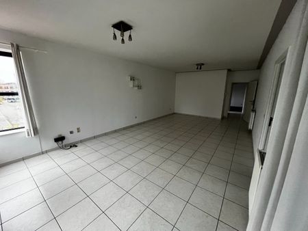 Tweeslaapkamerappartement met staanplaats in centrum Genk. - Foto 5