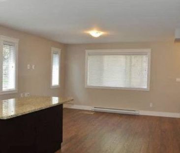 One bedroom Executive Suite - Feb 15 or Mar 1 - Incl all utilities! - Photo 2