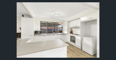 Charming Home for Rent in Sinnamon Park! - Photo 3