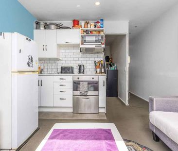 Central City 2-Bedroom Apartment with Gym Access! - Photo 5