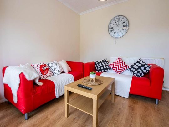 6 bedroom house to rent - Photo 1