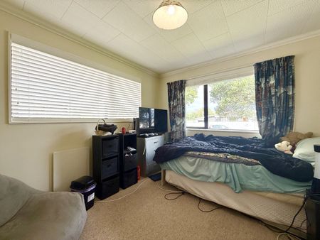 3-Bedroom Home in Totara Park - Photo 2