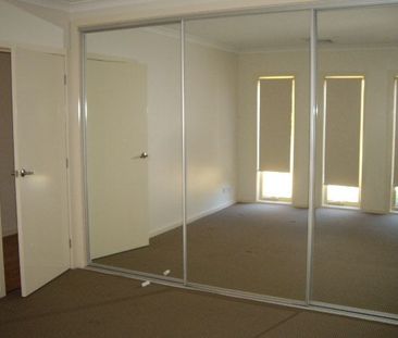 SPACIOUS & WELL DESIGNED TOWNHOUSE - Photo 3