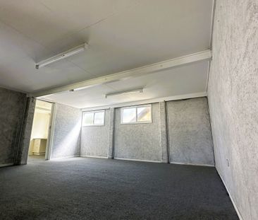 Spacious Family Home in the Heart of Wynnum - Photo 2