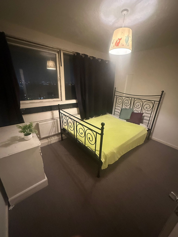 1 bedroom in a flat share to rent - Photo 2