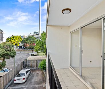 Charming 2 Bedroom Unit in Kangaroo Point - Photo 2