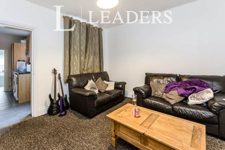 4 bedroom house to rent Hunter Street, Northampton, NN1 - Photo 4