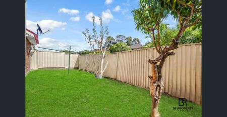 HUGE FAMILY HOME ON A QUIET STREET! - Photo 4