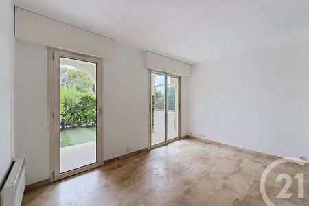 Mandelieu-la-Napoule - Appartement à louer - Studio - 19 m² - 595 € - Photo 2