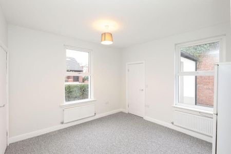 3 bedroom end of terrace house to rent - Photo 2