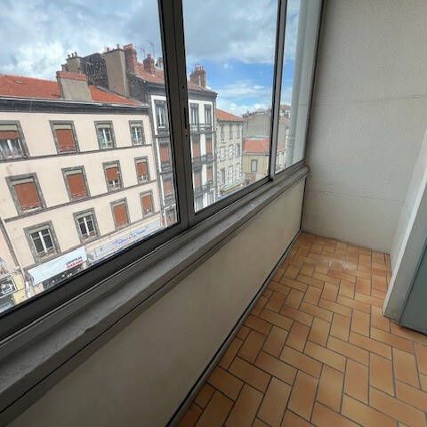 Location appartement 4 pièces 90.4 m² Clermont-Ferrand 63000 - Photo 1