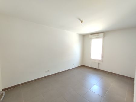 Location Appartement 3 pièces 61m² MARSEILLE 6ème - Photo 3