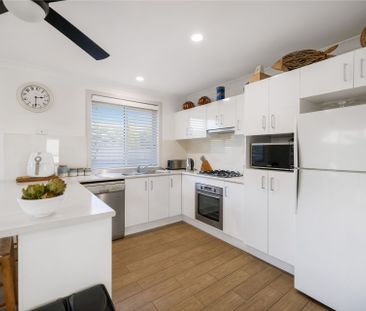 Coastal 3 Bedroom - 2 Bathroom - Double Garage plus Boat or Van Sto... - Photo 2