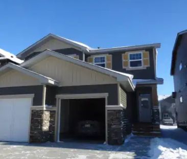 3 Bedroom Duplex plus family room in the basement | 88 Legacy Mews,... - Photo 1