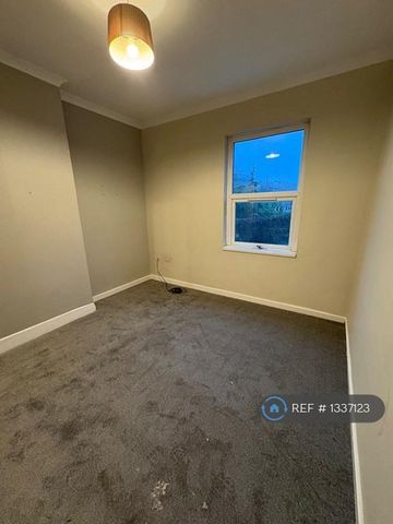 4 bedroom terraced house to rent - Photo 5