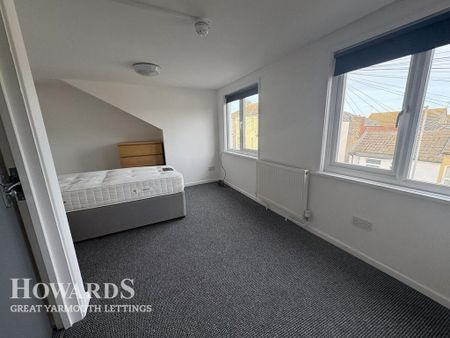 1 bedroom in a house share to rent - Photo 2