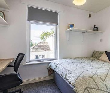 Stylish Bedroom House, LN1 - Photo 2
