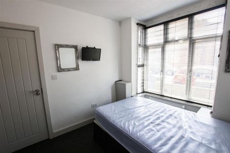 6 bedroom house to rent - Photo 4