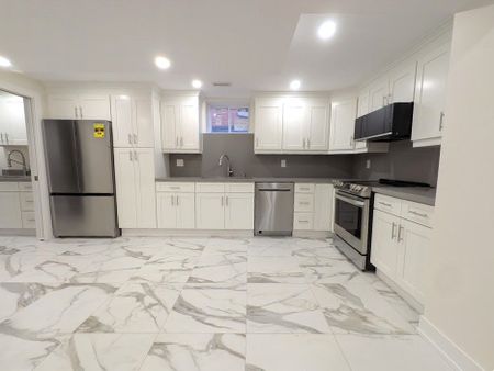 For Lease - 65 Villagewood Court, Vaughan, Ontario - Photo 5