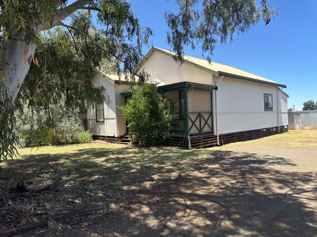 SPACIOUS 3-BEDROOM HOME WITH YARD - Photo 2