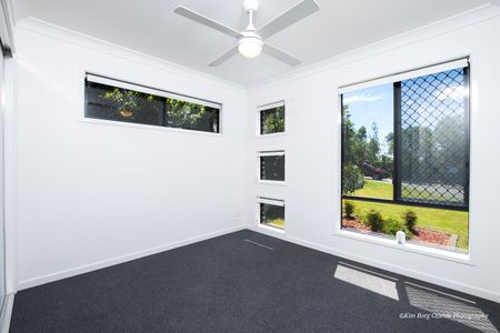 Family-Friendly Living in a Quiet Hillcrest Street - Photo 4