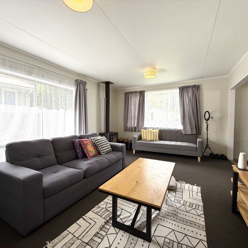 4-bedroom house in Wainuiomata Lower Hutt. - Photo 1