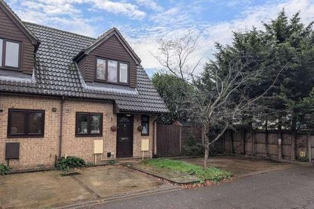 Old Woking, Surrey, GU22 - Photo 2