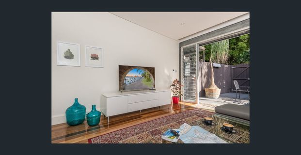 INNER CITY GEM - Photo 1