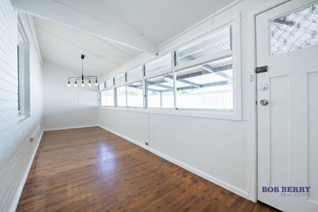 Three-Bedroom Cottage in Central Location - Photo 5