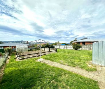 A tidy three bedroom home! - Photo 4