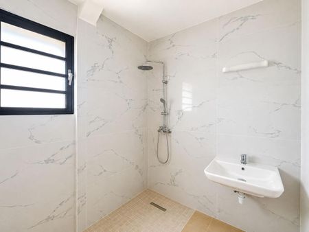 Location Maison 4 pièces 89m² ST PIERRE 97410 - Photo 5
