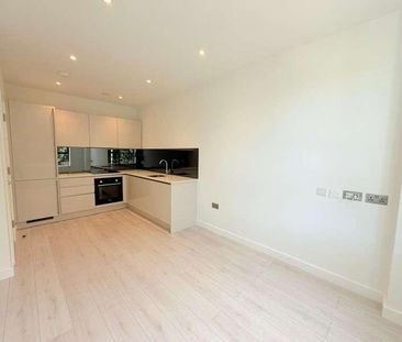 Camberley, Surrey, GU15 - Photo 3