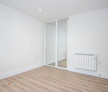 2 bedroom penthouse to rent - Photo 5