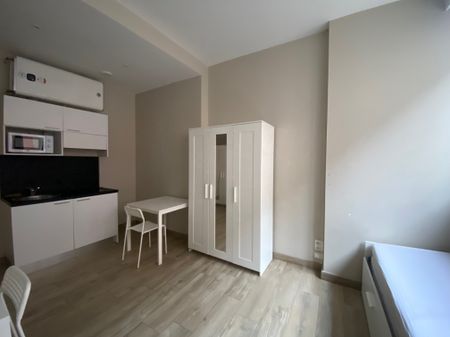 Location Appartement 1 pièce 19m² LYON 3ème - Photo 2