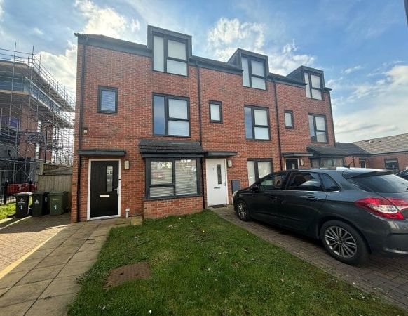 Silver Court Gardens, Brownhills, Walsall, WS8 6FB., Property for rent - Photo 1