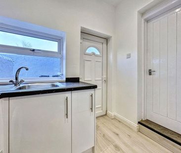 2 bed lower flat to rent in NE31 - Photo 4