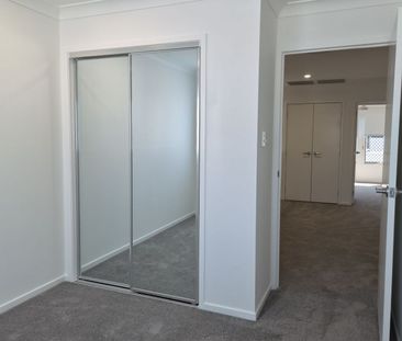 ***BRAND NEW*** 3 BEDROOM TOWNHOUSE AVAILABLE NOW - Photo 6