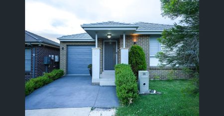 Modern Home with Open-Plan Living in Prime Ropes Crossing Location! - Photo 3